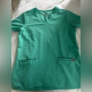 Figs surgical green scrub top with pockets
